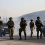 Izraeli katonák szorítják vissza a tüntetőket Dumánál