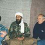 Khaled al-Fawwaz segített összehozni Bin Laden első televíziós interjúját, amit a CNN-es Peter Arnett és Peter Bergen csinált az iszlamista vezérrel 1997-ben, de ő szervezte meg Atwan látogatását is, aki a most előkerült fotókat készítette.