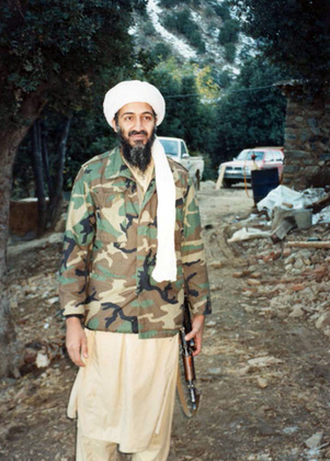 Egy manhattani tárgyaláson bukkantak elő azok a felvételek, melyek Oszama Bin Ladenről készültek még a World Trade Center elleni terrortámadás előtti években. Oszama búvóhelyén, egy könyvekkel teli barlangban fogadta az újságírókat.
