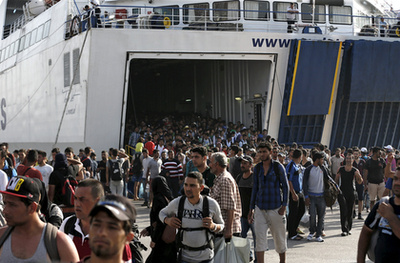 Bejelentették, hogy az eddigi egy mellé egy másik kikötőt is megnyitnak majd, hogy onnan is továbbszállíthassák a menekülteket. 