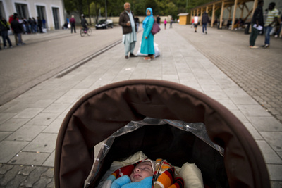 Ez a kisbaba tíz napja született Passauban. Anyja Szíriából, Aleppo mellől menekült. Svédországba szeretne eljutni a rokonokhoz.
