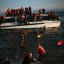 Egy másik süllyedő hajóról is menteni kellett a menekülteket Leszbosznál október 30-án