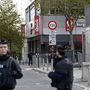 Rendőrségi kordon a Stade de France nemzeti stadion előtt. Három öngyilkos merénylő robbantott a német-francia barátságos futballmérkőzés alatt. A francia elnök is a stadionban tartózkodott a meccs alatt, a támadás után őt kimenekítették a helyszínről. 