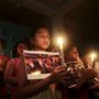 Virrasztás az áldozatok tiszteletére az indiai Agartalában