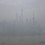 Sanghaj látképe, ahol a napokban szintén hatalmas szmog nehezíti a mindennapokat