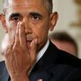 És itt látható Barack Obama, miközben a fegyvertartás szigorításáról és a lövöldözések áldozatairól beszél könnyek között idén január 5-én.