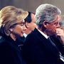 Bill Clinton is egy temetésen, 1999-ben Lawton Chiles szenátor búcsúztatásán sírt, Hillary Clintonnal az oldalán.