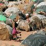 Szomáliai menekülttábor 1993. október 17-én. Aidid tábornok katonai előrenyomulása miatt több százezer ember hagyta el otthonát.