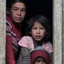 Tibeti menekült család talált otthonra Lamayuruban, egy összedőlő félben lévő 
öreg és elhagyatott házban. 