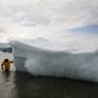 Laurent Bisbrouck fürdik a jeges vízben