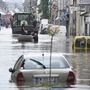 A Párizstól 80 kilométerre fekvő Nemours egyik vízzel elárasztott utcája