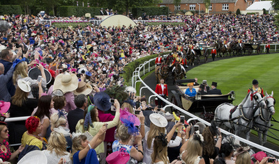 Ennél britebb kép nincs. Ha egy doboz Earl Grey és egy yorkshire puding is lenne rajta, a kép már meg is szólalna, méghozzá cockney akcentussal.