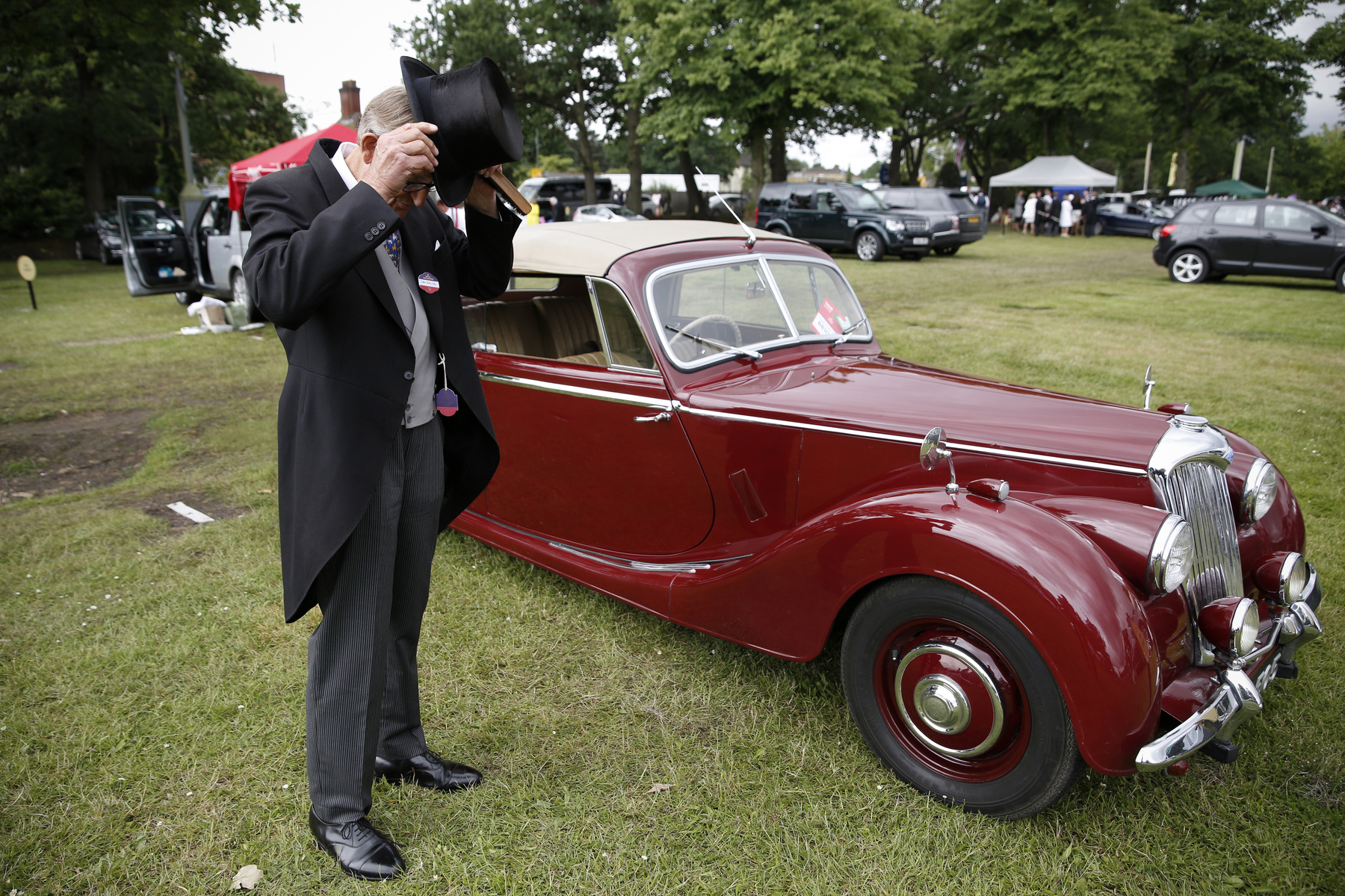 Ennél britebb kép nincs. Ha egy doboz Earl Grey és egy yorkshire puding is lenne rajta, a kép már meg is szólalna, méghozzá cockney akcentussal.