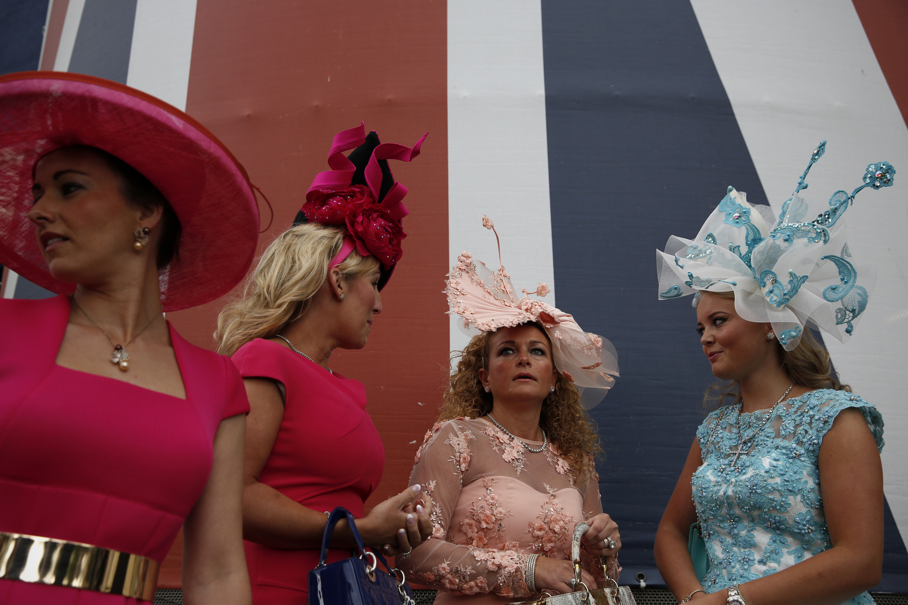 Ennél britebb kép nincs. Ha egy doboz Earl Grey és egy yorkshire puding is lenne rajta, a kép már meg is szólalna, méghozzá cockney akcentussal.