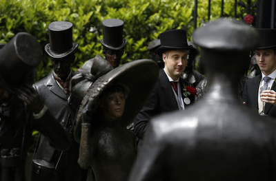 Ennél britebb kép nincs. Ha egy doboz Earl Grey és egy yorkshire puding is lenne rajta, a kép már meg is szólalna, méghozzá cockney akcentussal.