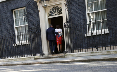 David Cameron és felesége a sajtótájékoztató után