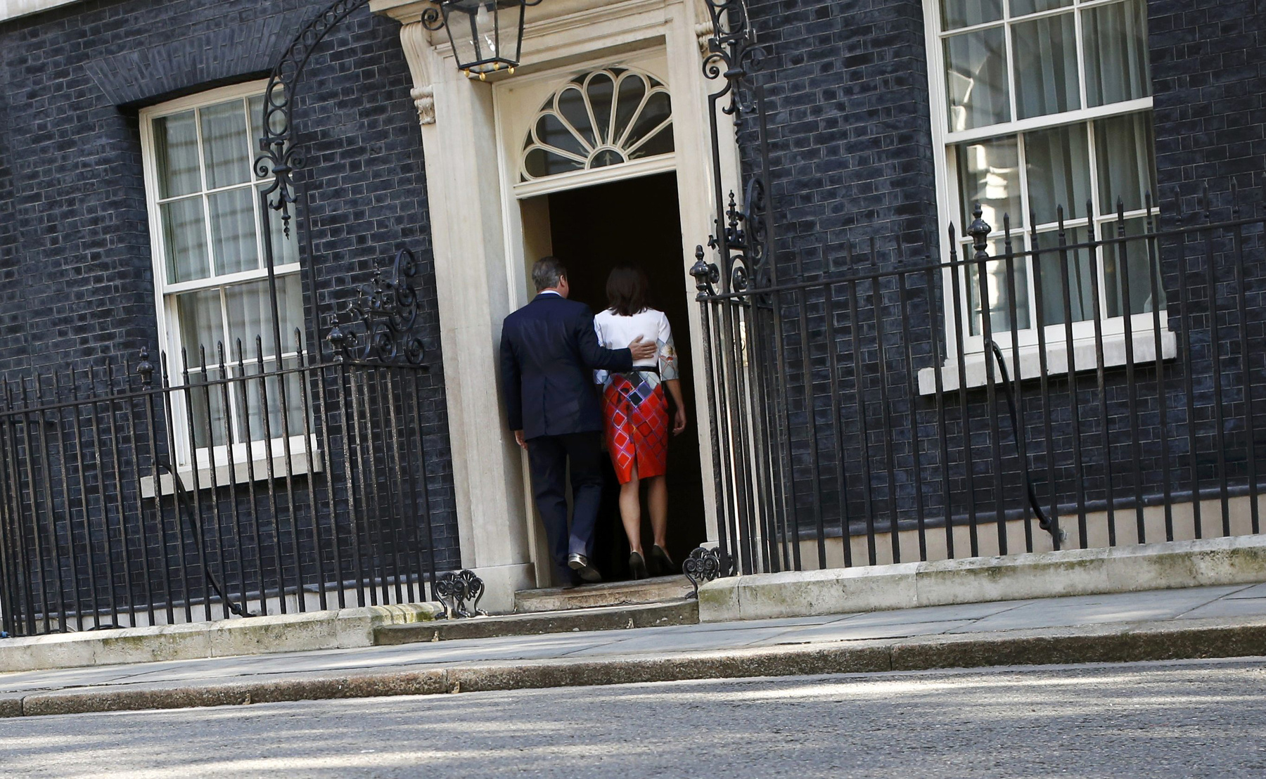 David Cameron és felesége a sajtótájékoztató után