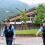 Már 19 halálos áldozata van a Tokió közelében, Japánban kedd hajnalban egy fogyatékkal élőknek otthont adó létesítményben elkövetett késes ámokfutásnak. A feltételezett elkövető a megtámadott egészségügyi intézmény egyik korábbi dolgozója, a 26 éves Uemacu Szatosi.