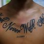 Soha nem jársz egyedül (You Will Never Walk Alone) - ez van az egyik rehabon lévő betegre tetoválva, illetve a nekik szánt hálóteremben is ez a mondás látható. 
