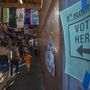 El Mercado de Los Angeles: szavazóhelyiség az El Gallo étteremben, Los Angeles spanyolok lakta részén.
