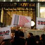 New Yorkban a Trump Tower előtt ötezer ember gyűlt össze tiltakozni Donald Trump megválasztása ellen