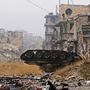 Felrobbantott tank egy kormány által ellenőrzött aleppói városrészben