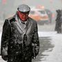 Bostonban, Philadelphiában és New Yorkban több iskolában csütörtökre tanítási szünetet rendeltek el a havazás miatt, több helyen az állami hivatalok is zárva tartanak