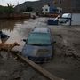 Vízzel és sárral borított utcák Lima Huachipa kerületében