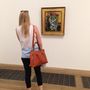 Látogató a Tate Modernben Picasso Síró nő c. képe előtt