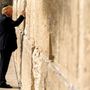 Trump a siratófalat is felkereste Jeruzsálemben
