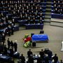 Helmut Kohl búcsúztatják jelenlegi és egykori magas rangú állami vezetők a néhai politikus rendkívüli gyászszertartásán az Európai Parlament strasbourgi székházának üléstermében.