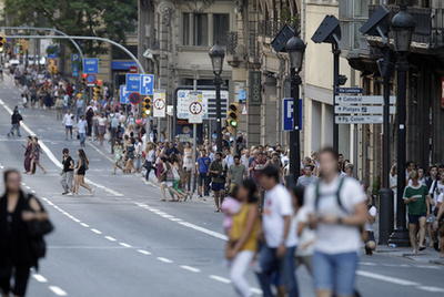 Néhány órával a barcelonai merénylet után újabbat hajtottak végre a terroristák a katalán fővárostól száz kilométerre fekvő Cambrilsban. Öt férfi hajtott egy Audi A3 autóval gyalogosok közé, hét embert – köztük egy rendőrt –  megsebesítettek, kettejük állapota válságos.