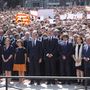 Fülöp spanyol király, Mariano Rajoy miniszterelnök és Carles Puigdemont a katalán kormány elnöke Barcelonában, az áldozatok emlékére tartott néma megemlékezésen.