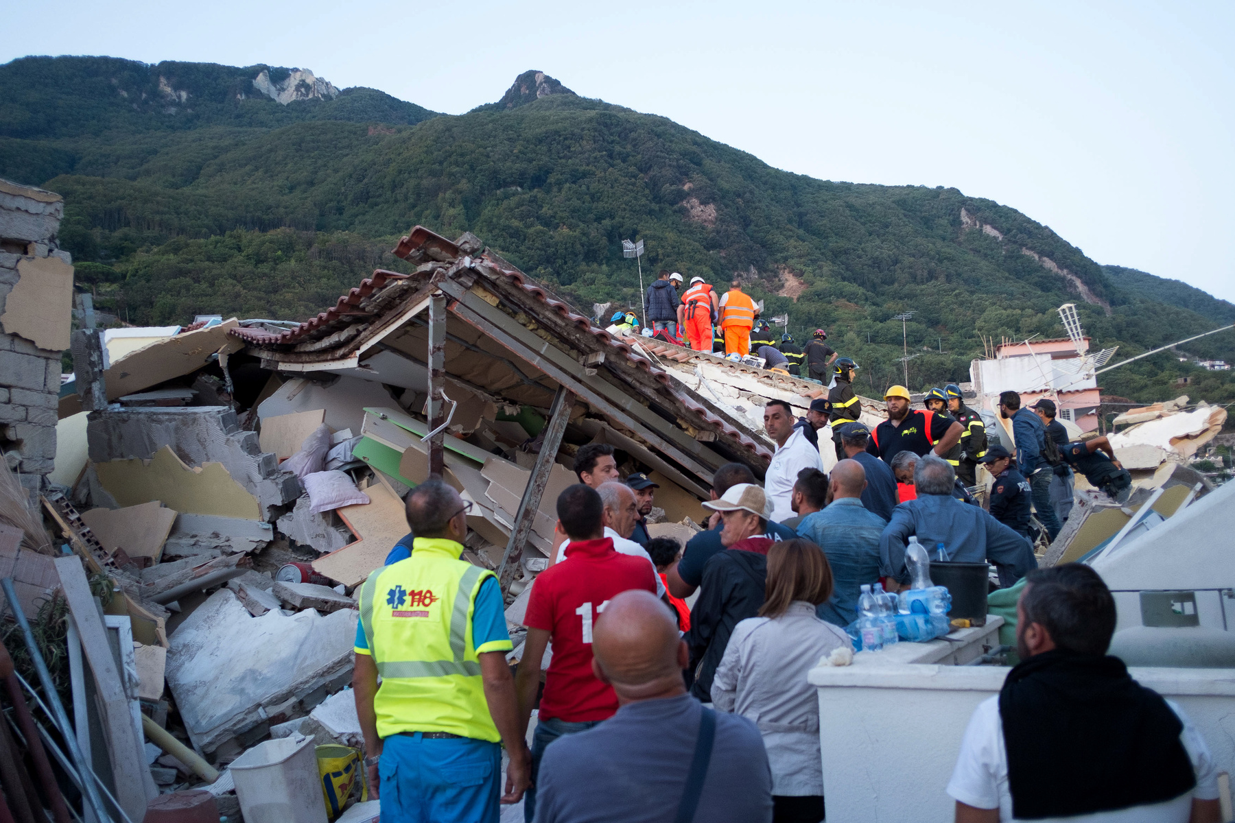 A földmozgás főleg Casamicciola és Lacco Ameno települést érintette. Utóbbi helyen a kórházat is ki kellett üríteni, mert az épület megrongálódott.