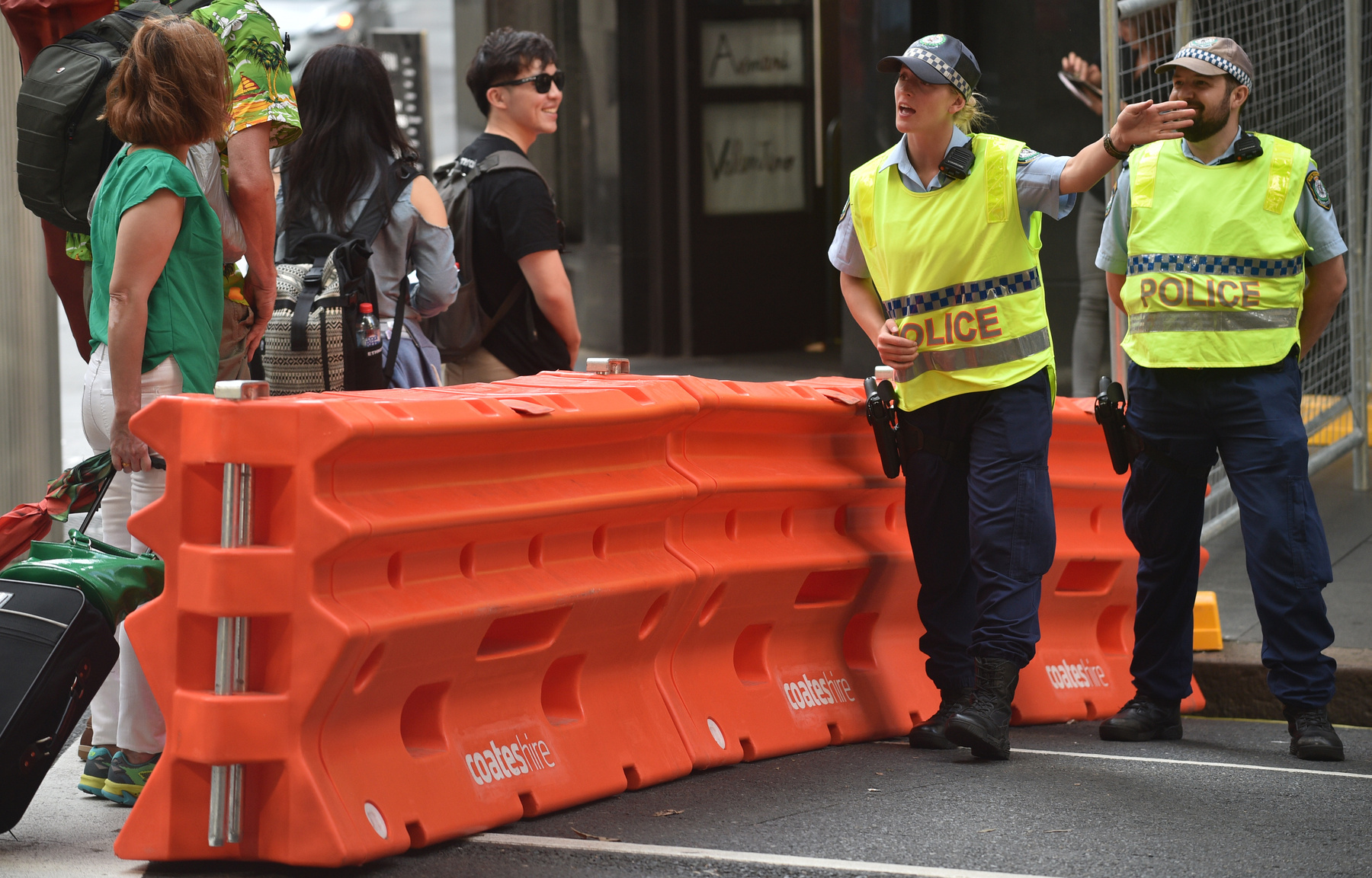 Tűzijáték köszönti az új év beköszöntét a Kuala Lumpur-i 452 méter magas Petronas-ikertornyok mellett szilveszter éjszakáján. 
