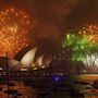 Tűzijáték a Sydney-i Operaháznál.