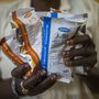 A súlyosan alultáplált gyerekek számára készített speciális tej, amit az UNICEF oszt Timbuktu környékén.