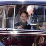Ilyen lelkes kisfiúk kísérték a menyasszonyt, aki egy Rolls Royce Phantomban érkezett a kápolnához.