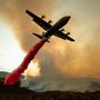 Kaliforniában az állam történetének legnagyobb tűzvésze dúl - számolt be kedden a Guardian amerikai kiadása. A nyári szárazságban elharapózó lángok két budapestnyi, 1150 négyzetkilométerre terjedtek ki, és hétfő estig 87 lakóépületet és 82 más épületet pusztítottak el. 