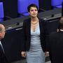 A német Frauke Petry iszlámellenes és bevándorlóellenes politikája sokat segített a szélsőjobboldali AfD pártnak, hogy 2017-ben a német parlamentbe jusson. Jelenleg független képviselőként ül a parlamentben, az AfD-ből tavaly kilépett.