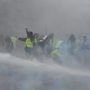 A rendőrség vízágyút is bevetett a tüntetők ellen Bordeaux-ban