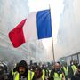Az AFP francia hírügynökség helyszíni tudósítója szerint az összecsapások a rendvédelmi szervekkel a polgármesteri hivatal közelében azután alakultak ki, hogy a kezdetben békésen vonuló aktivisták soraiból kövekkel és palackokkal dobálták meg a rendvédelmi szervek tagjait. 