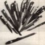 A házkutatásnál huszonhárom kést találatok Csikatilo lakásán. Forrás: Magyarország 1993. január 1. száma / Arcanum Adatbázis
