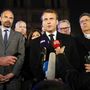 Macron lemondta az estére tervezett beszédét az esetre hivatkozva. Az elnök a sárgamellényes tüntetőkhöz intézett volna beszédet az egyik TV csatornán, azonban a helyszínre sietett