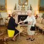 May hivatalosan az után lett miniszeterlnök, hogy II. Erzsébet királynő megbízta a kormányalakítással a Buckingham Palotában. 