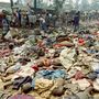 Menekülés közben megölt hutu civilek, akikkel a tuszi válaszcsapás végzett, nem messze a határ Zaire-i oldalán fekvő Gomától, 1994 július 18-án.