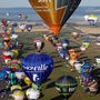 A hétvégén összesen 500 ballon repült az égbe a Mondial Hőlégballon Fesztiválon a francia Chambley-ben. 
