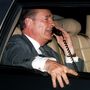 Az újonnan megválasztott Jacques Chirac telefonál a kocsiban Párizsban 1995 május 7-én