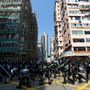 Rohamrendőrök érkeznek a hongkongi tüntetésre Sham Shui Po régióban, miközben Pekingben ünneplik a Kínai Népköztársaság megalakulásának 70. évfordulóját