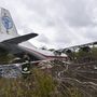 A lezuhant Antonov An-12-es katonai teherszállító repülőgép roncsa a Lemberg (Lviv) megyében fekvő Szokolniki falu közelében 2019. október 4-én. A Ukraine Airlines légitársaság gépe a spanyolországi Vigóból tartott Isztambulba, és Lembergben szállt volna le utántöltésért, de közvetlenül landolás előtt balesetet szenvedett. A fedélzeten nyolcan tartózkodtak, öten életüket vesztették, hárman megsebesültek.